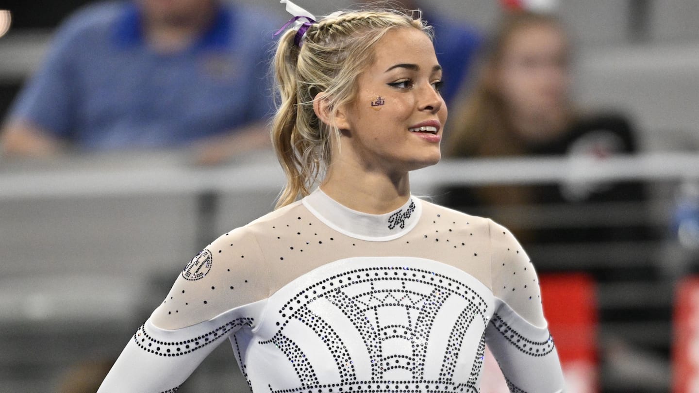 Livvy Dunne shares overthetop makeup selfie for swanky photos