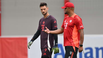 Sven Ulreich im Gespräch mit Vincent Kompany