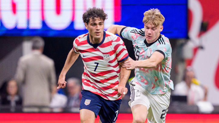 Gio Reyna gegen Nathan De Cat