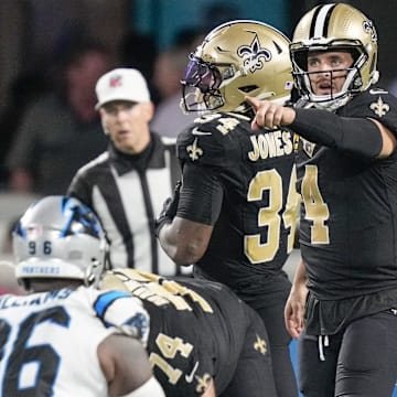 New Orleans Saints quarterback Derek Carr (4) calls out a play against the Carolina Panthers