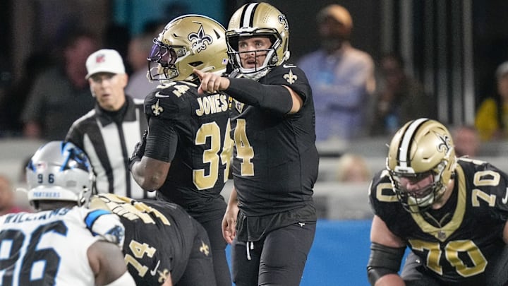 New Orleans Saints quarterback Derek Carr (4) calls out a play against the Carolina Panthers