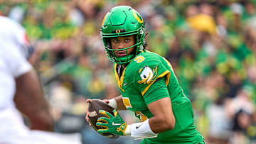 Oregon quarterback Dante Moore