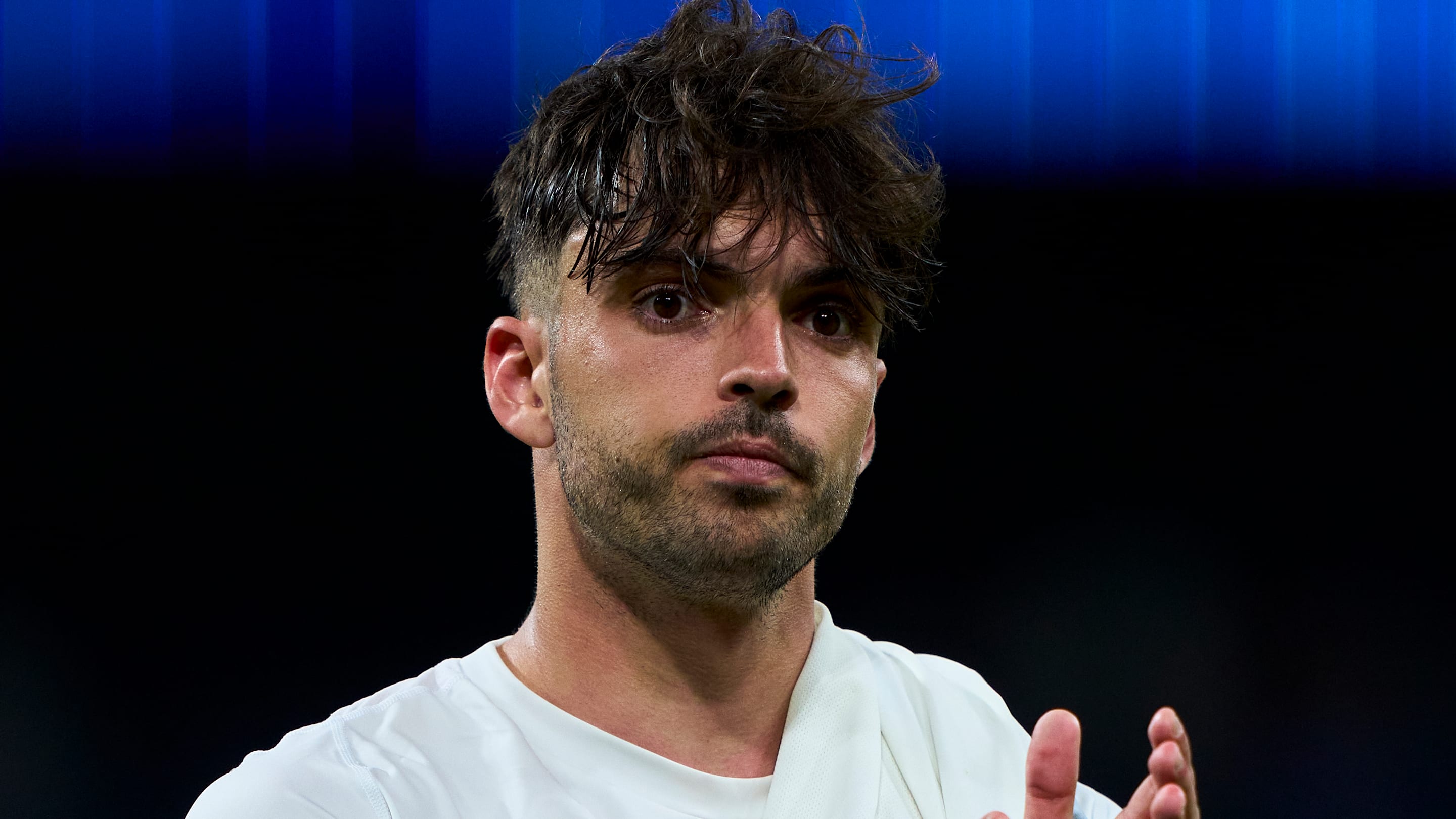 Real Madrid : Le diagnostic officiel de Raúl Asencio laisse un vrai flou sur sa reprise