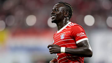 Joga muito! Mané marca duas vezes em nova goleada do Bayern de Munique na Bundesliga. Bávaros lideram liga com folga.