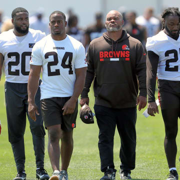 Browns running backs coach Duce Staley, center, walks off the field with the running backs after minicamp practice, Thursday, June 13, 2024, in Berea.