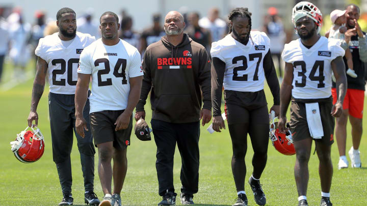 Browns running backs coach Duce Staley, center, walks off the field with the running backs after minicamp practice, Thursday, June 13, 2024, in Berea.