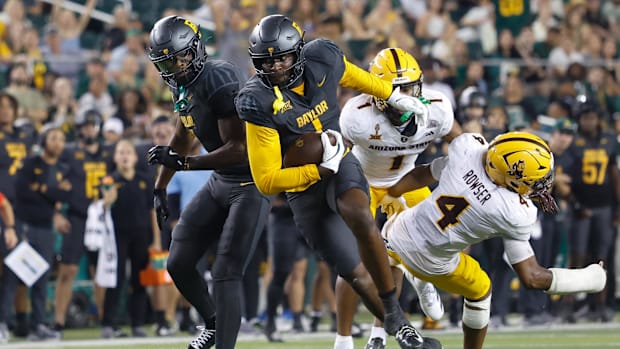 Baylor Bears tight end Michael Trigg (1) runs the ball after a catch for a touchdown against Arizona State Sun Devils