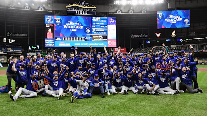 The New York Mets take a team picture after winning their wild card series against the Brewers. 