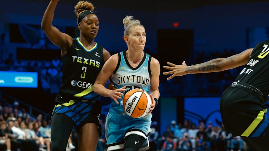 Chicago Sky guard Courtney Vandersloot | Chris Jones-Imagn Images