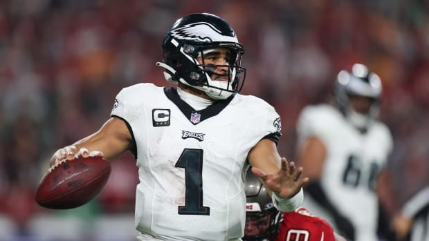 Philadelphia Eagles quarterback Jalen Hurts (1) runs with the ball against the Tampa Bay Buccaneers  