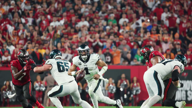 Philadelphia Eagles quarterback Jalen Hurts (1) runs with the ball against the Tampa Bay Buccaneers 