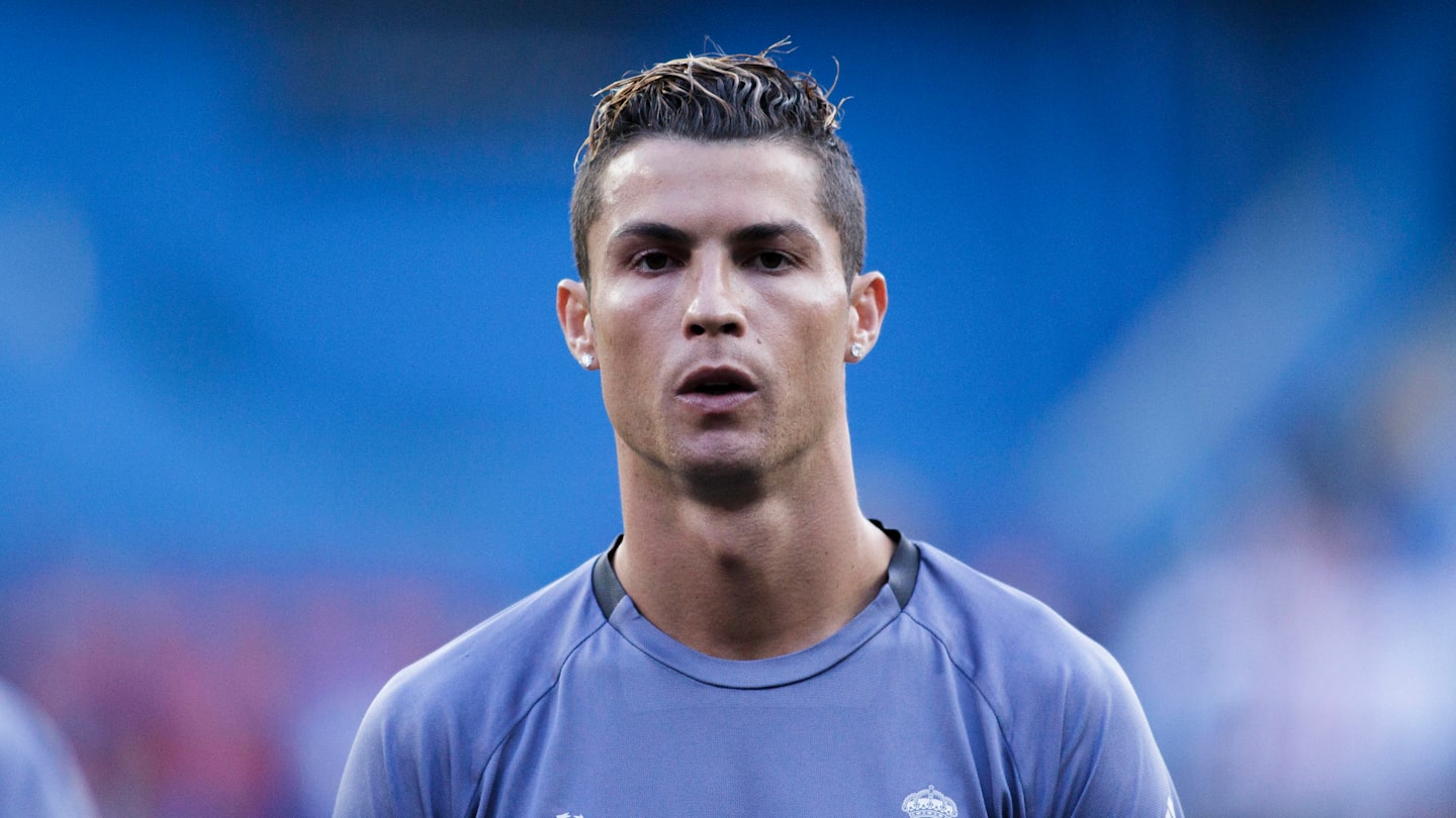 How Tall Is Ronaldo? Uncovering the Height of a Soccer Legend