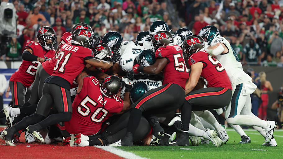 The Tampa Bay Buccaneers stop Philadelphia Eagles quarterback Jalen Hurts. | Kim Klement Neitzel-Imagn Images