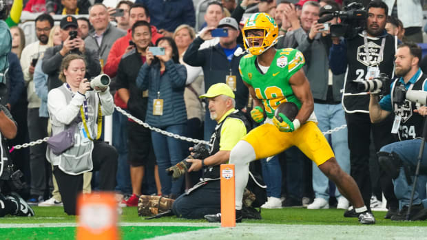 Oregon Ducks tight end Kenyon Sadiq (18) reacts after scoring a touchdown against the Liberty Flames