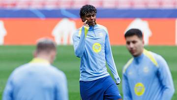 Lamine Yamal durante treino no CT do Barcelona