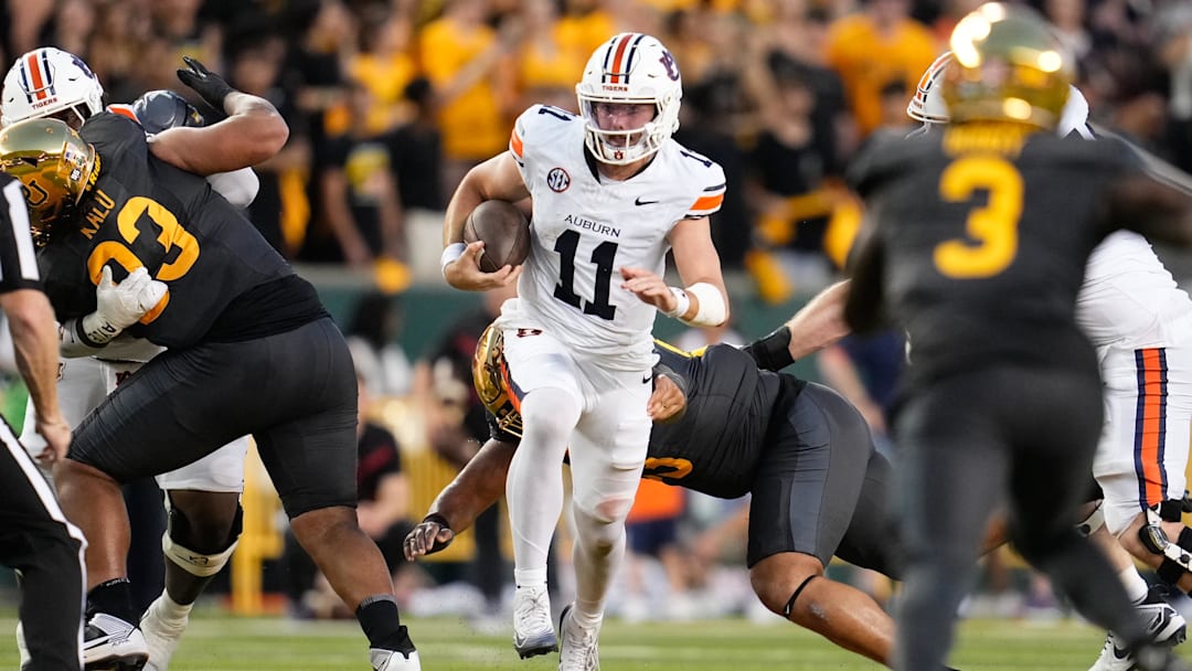 Aug 29, 2025; Waco, Texas, USA; Auburn Tigers quarterback Jackson Arnold (11) runs the ball as Baylor Bears safety Devyn Bobby (3) defends during the first half at McLane Stadium. Mandatory Credit: Chris Jones-Imagn Images