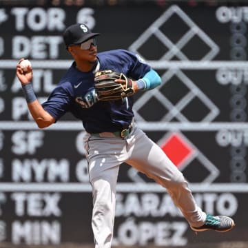 May 26, 2024; Washington, District of Columbia, USA; Seattle Mariners second baseman Jorge Polanco (7) attempts a throw to first base against the Washington Nationals during the second inning at Nationals Park. Mandatory Credit: Rafael Suanes-USA TODAY Sports