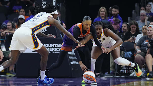 A photo of DeWanna Bonner going for a loose ball