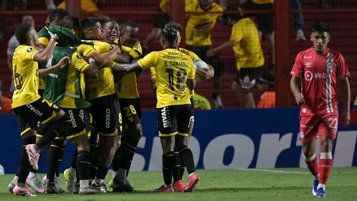 Quiñónez balançou a rede no tempo normal e ainda converteu penalidade na disputa final