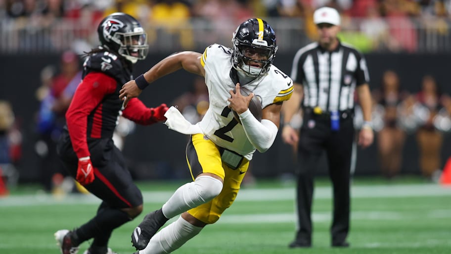 Sep 8, 2024; Atlanta, Georgia, USA; Steelers’ Justin Fields runs against the Falcons.