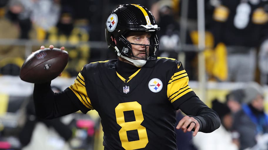 Aaron Rodgers led the Steelers to a 28–15 win over the Dolphins. 