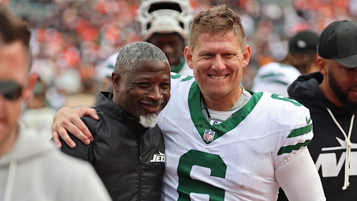 New York Jets head coach Aaron Glenn and kicker Nick Folk