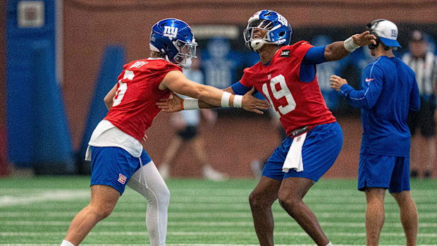 New York Giants quarterback Jaxson Dart (6) and New York Giants quarterback Jameis Winston 