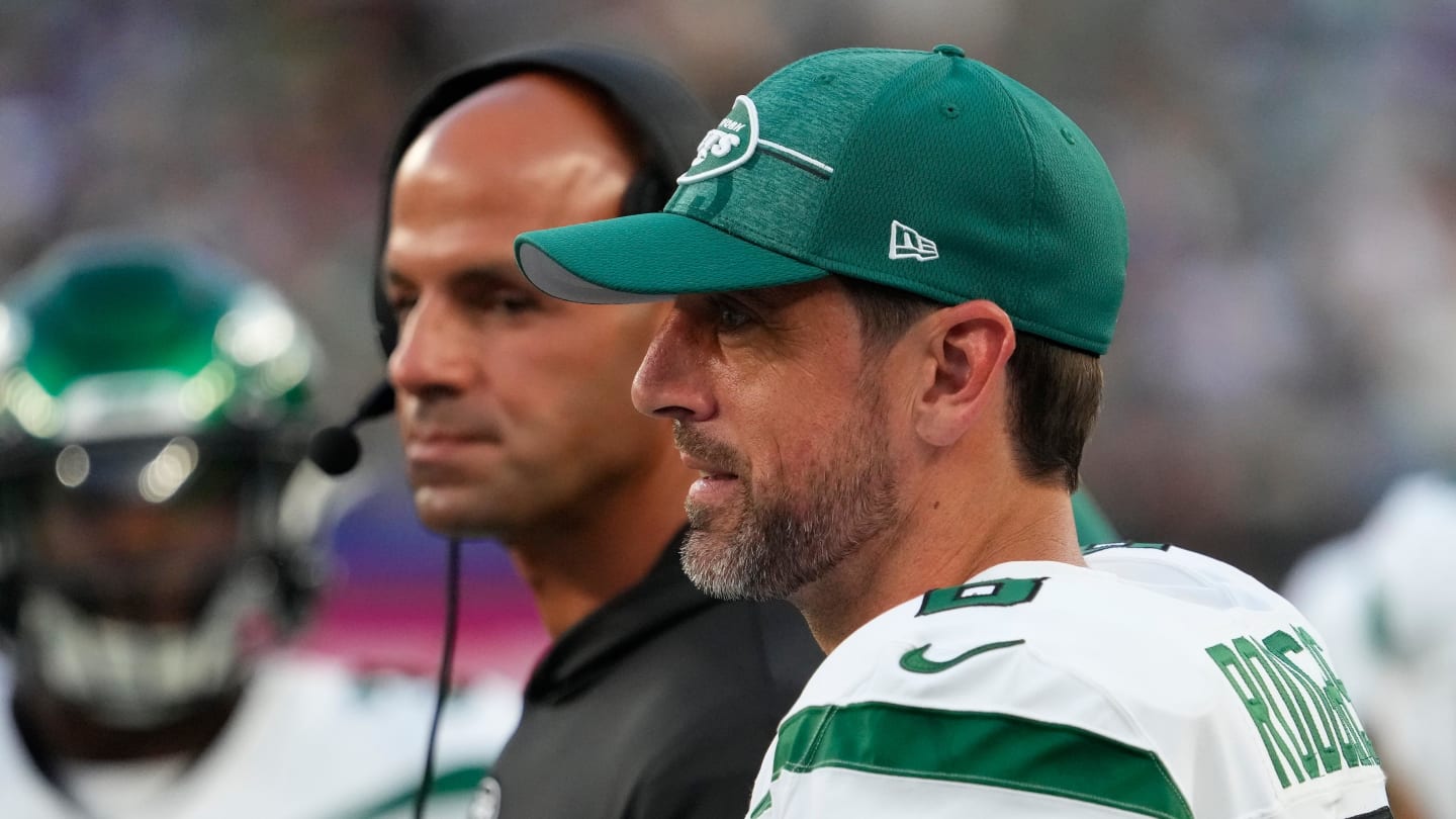Robert Saleh Says There’s ‘No Issue’ Between Jets and Aaron Rodgers
