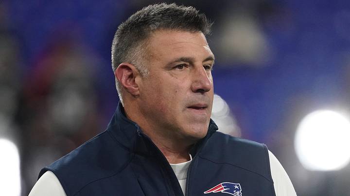 Dec 21, 2025; Baltimore, Maryland, USA;  New England Patriots head coach Mike Vrabel prior to the game against the Baltimore Ravens at M&T Bank Stadium. Mandatory Credit: James Lang-Imagn Images