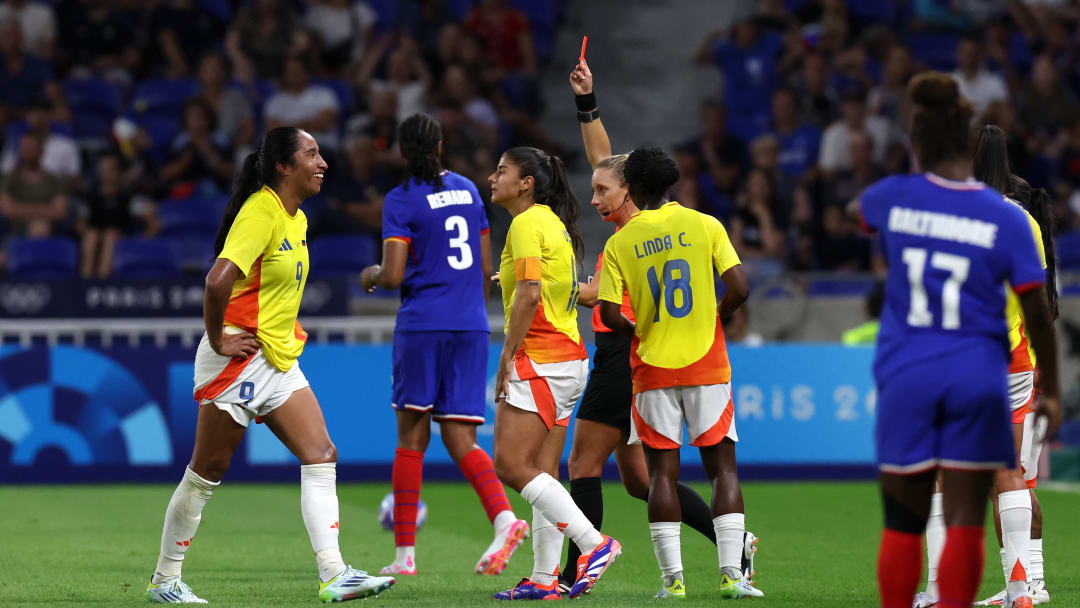 Die Kolumbianerin Mayra Ramirez kassierte eine rote Karte im ersten Spiel gegen Frankreich.