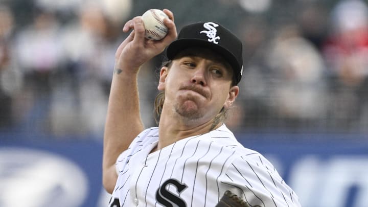 Chicago White Sox pitcher Mike Clevinger (52) throws against the Cleveland Guardians at Guaranteed Rate Field.