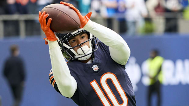 Chicago Bears wide receiver Tyler Scott (10) catches the ball in warm ups