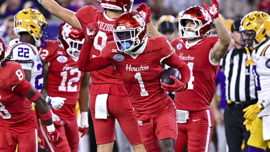 Houston Cougars defensive back Latrell McCutchin Sr. recovers the onside kick during the second half against the Louisiana State Tigers at NRG Stadium. 