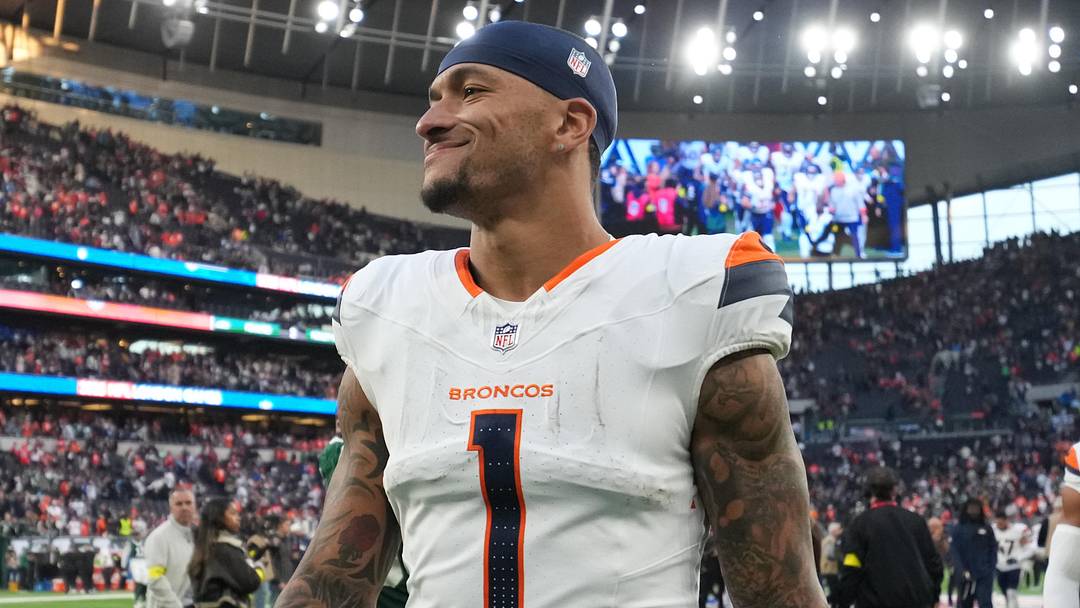 Denver Broncos tight end Evan Engram