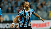 Braithwaite marcou o primeiro gol tricolor no duelo