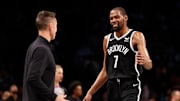 Kevin Durant fue una de las figuras en el triunfo de Nets en el play in