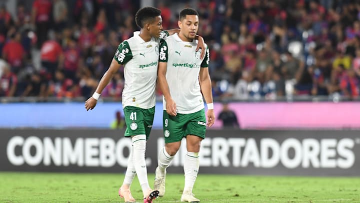 Estevão e Vitor Roque são alguns dos talentos do Palmeiras contra o Porto Estevão e Vitor Roque são alguns dos talentos do Palmeiras contra o Porto