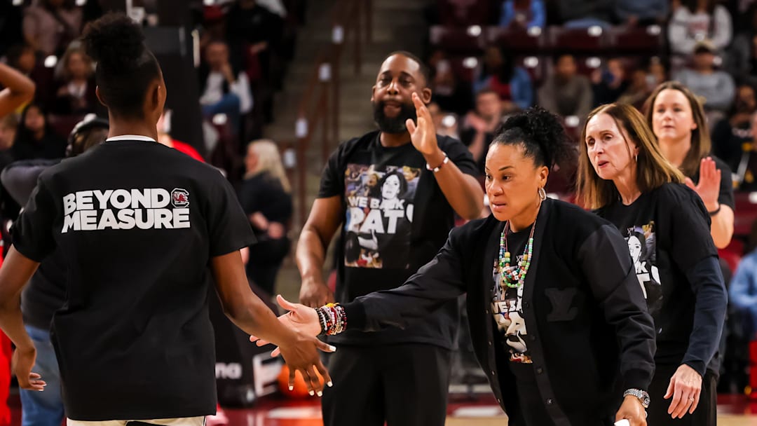 Jan 11, 2026; Columbia, South Carolina, USA; South Carolina Gamecocks head coach Dawn Staley high fives forward Joyce Edwards (8) before their game against the Georgia Bulldogs at Colonial Life Arena. Mandatory Credit: Jeff Blake-Imagn Images Jan 11, 2026; Columbia, South Carolina, USA; South Carolina Gamecocks head coach Dawn Staley high fives forward Joyce Edwards (8) before their game against the Georgia Bulldogs at Colonial Life Arena. Mandatory Credit: Jeff Blake-Imagn Images