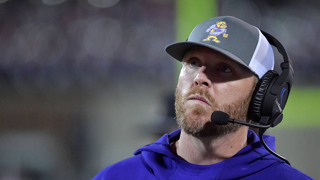 Western Illinois Leathernecks head coach Joe Davis. 