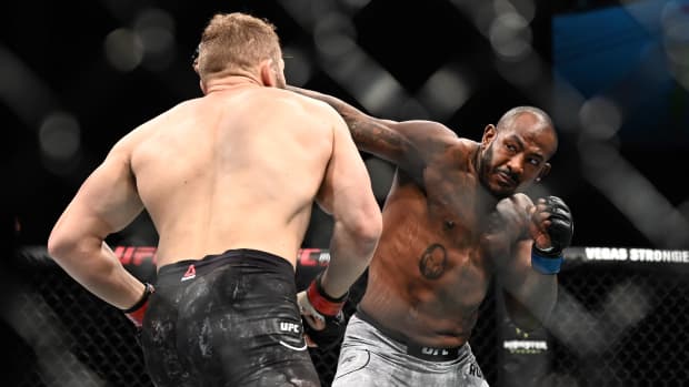 UFC 307: Khalil Rountree Calls Alex Pereira ‘Fight of the Year’, Replies to Ex-Champ