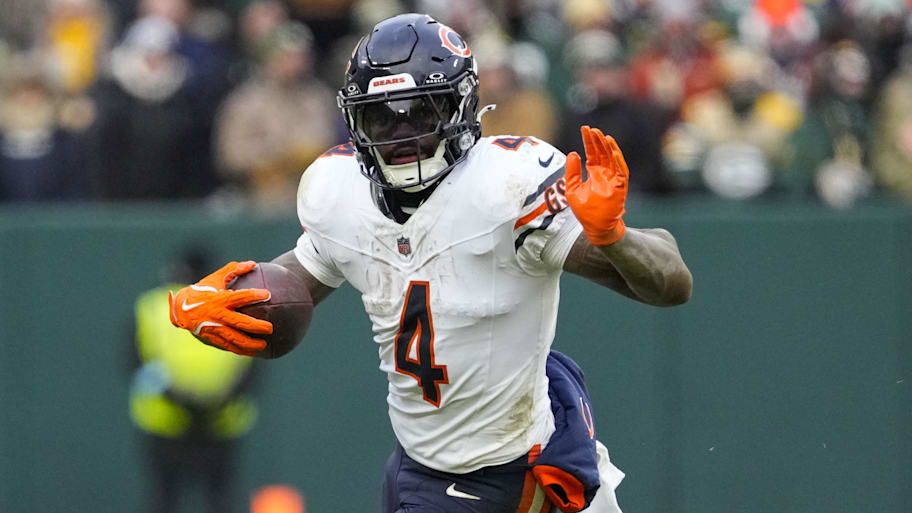 Bears RB D'Andre Swift finds himself in Michael Fabiano's fifth tier in his 2025 fantasy football running back tiers. 