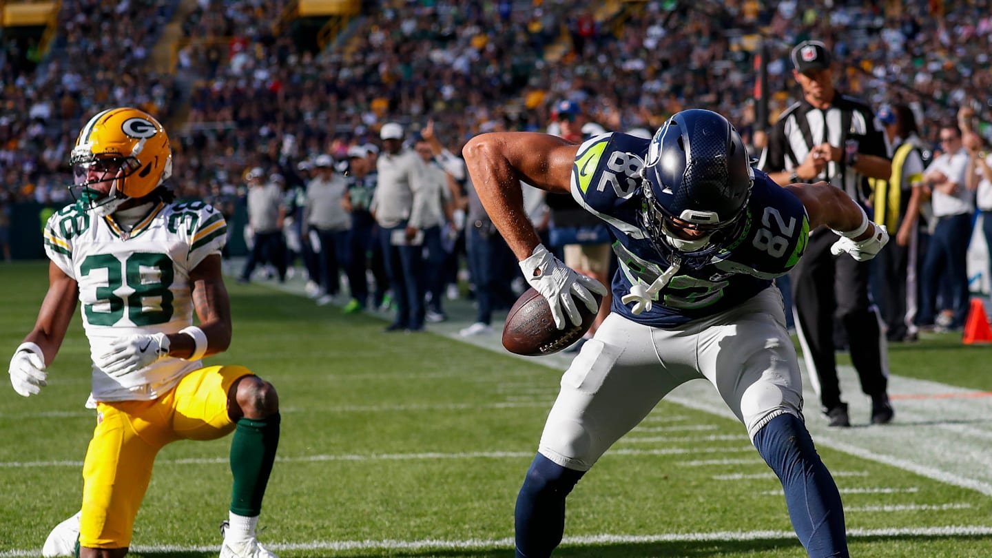 Packers Cut Two QBs, Release Veteran WR Hardman on NFL Cutdown Day