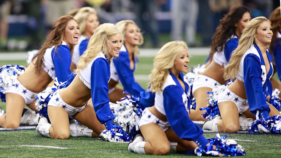 Dallas Cowboys Cheerleaders kickoff Jake PaulMike Tyson with 'Thunderstruck' performance