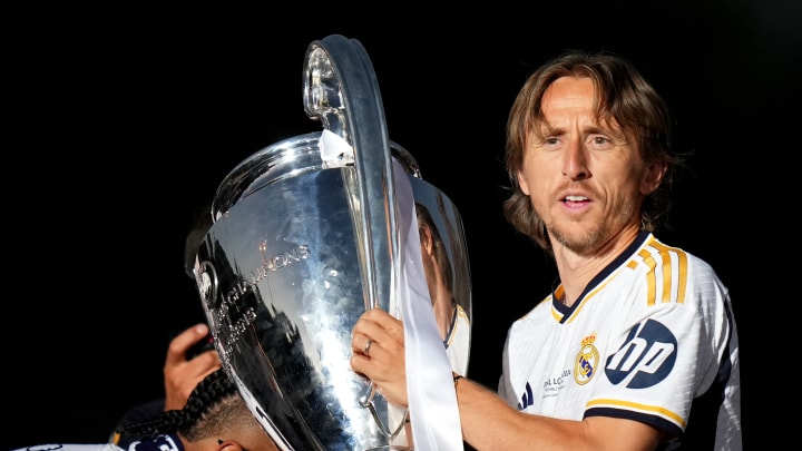 Luka Modric renovou com o Real Madrid