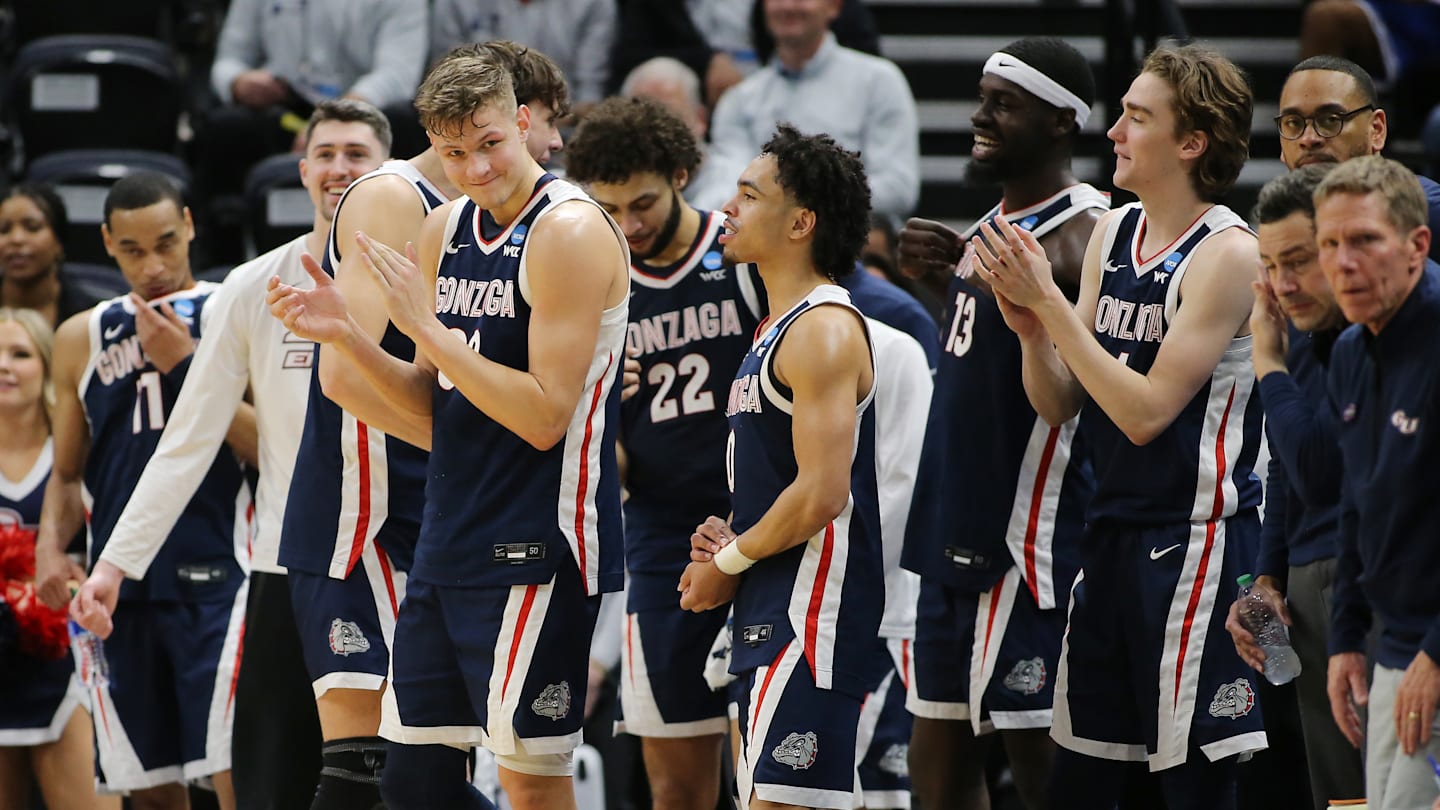 Gonzaga continues 'incredible' Sweet 16 run with NCAA Tournament win over  Kansas