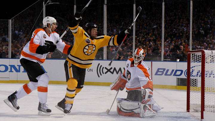 2010 Bridgestone Winter Classic - Philadelphia Flyers v Boston Bruins