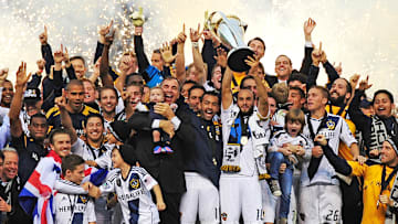 TOPSHOT-FBL-USA-MLS-GALAXY-DYNAMO-BECKHAM