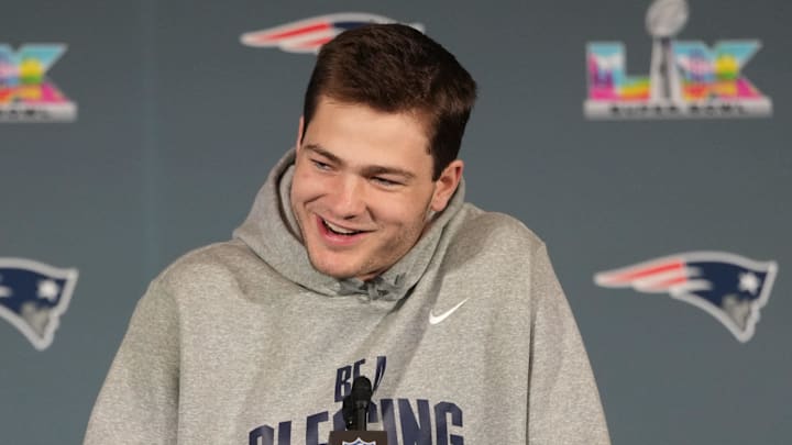 New England Patriots quarterback Drake Maye (10).