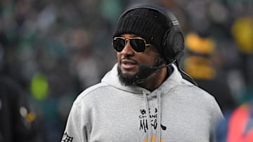 Dec 15, 2024; Philadelphia, Pennsylvania, USA; Pittsburgh Steelers head coach Mike Tomlin on the sidelines against the Philadelphia Eagles at Lincoln Financial Field. Mandatory Credit: Eric Hartline-Imagn Images