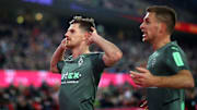 Patrick Hermann (rechts) und Jonas Hofmann (links) bejubeln das zwischenzeitliche 1:1 im Derby gegen den 1. FC Köln.